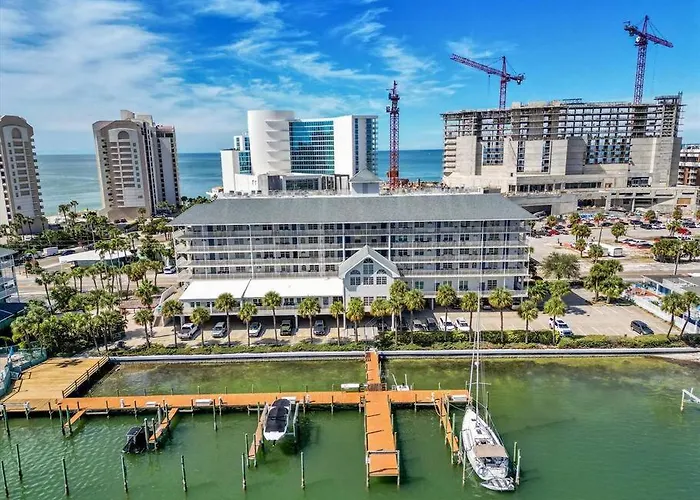 Location! Coastal Charm I 5 Min Walk To Beach, Shops & Rest Clearwater Beach