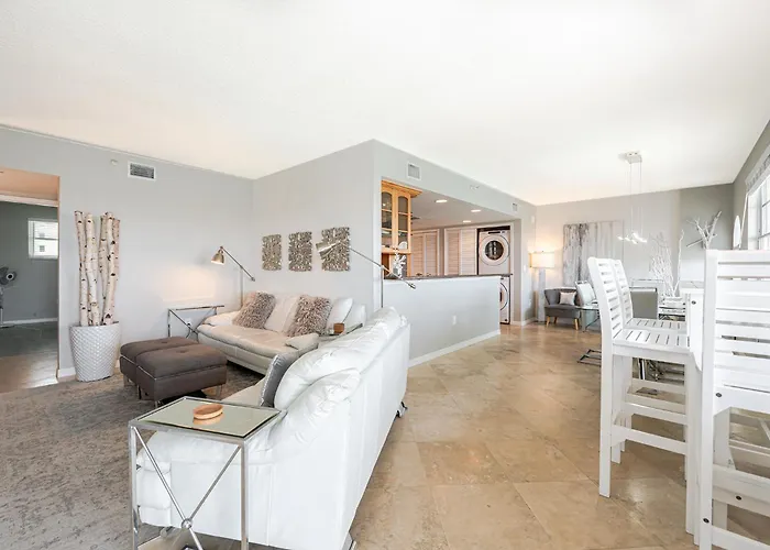 Location! Coastal Charm I 5 Min Walk To Beach, Shops & Rest Clearwater Beach