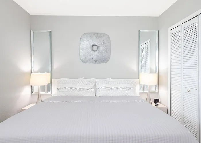 Location! Coastal Charm I 5 Min Walk To Beach, Shops & Rest Apartment *