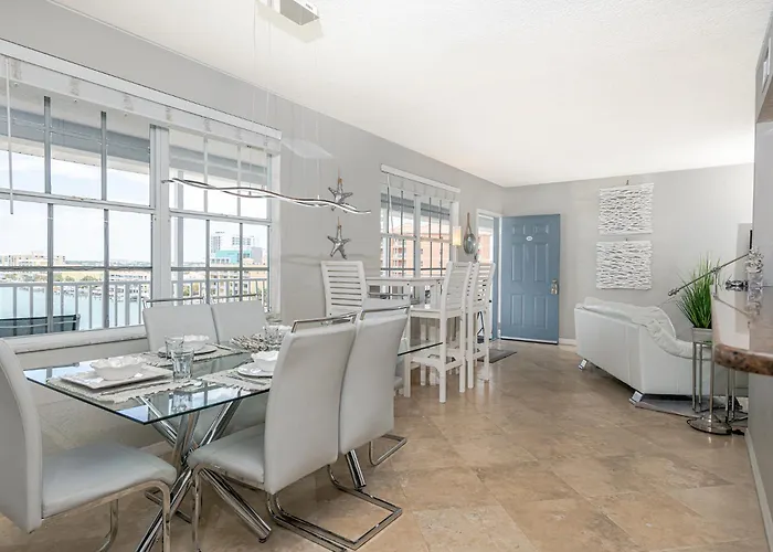 Location! Coastal Charm I 5 Min Walk To Beach, Shops & Rest Apartment Clearwater Beach
