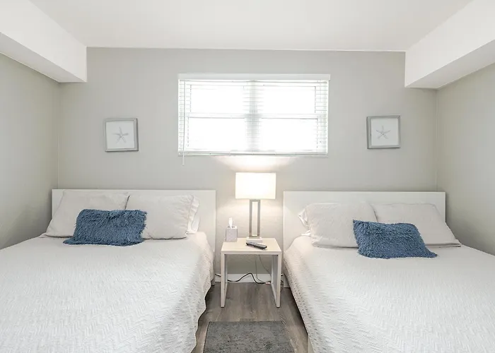Location! Coastal Charm I 5 Min Walk To Beach, Shops & Rest Clearwater Beach