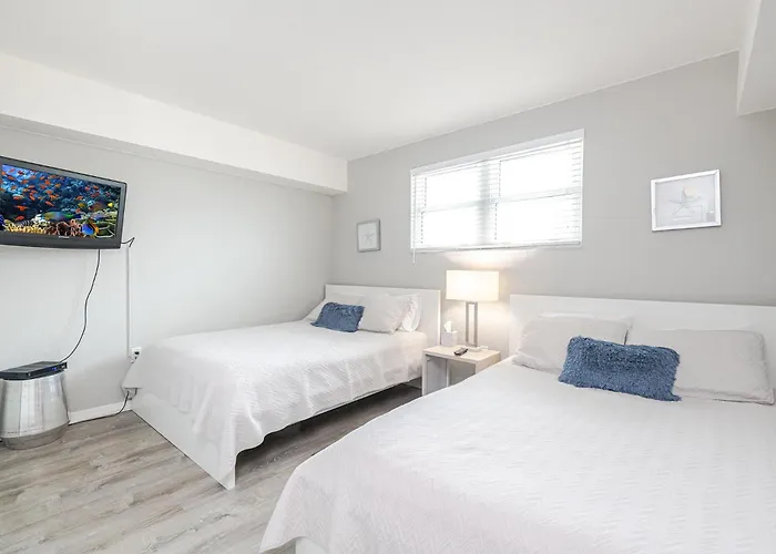Apartment Location! Coastal Charm I 5 Min Walk To Beach, Shops & Rest Clearwater Beach