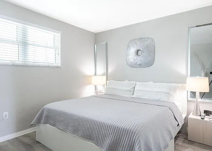 Location! Coastal Charm I 5 Min Walk To Beach, Shops & Rest * Clearwater Beach