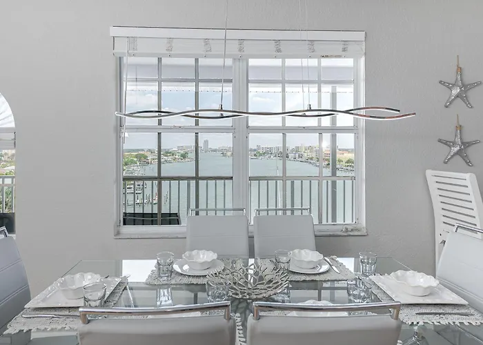 Location! Coastal Charm I 5 Min Walk To Beach, Shops & Rest Apartment *