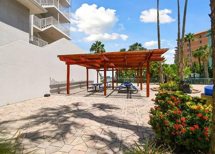 Apartment Location! Coastal Charm I 5 Min Walk To Beach, Shops & Rest Clearwater Beach
