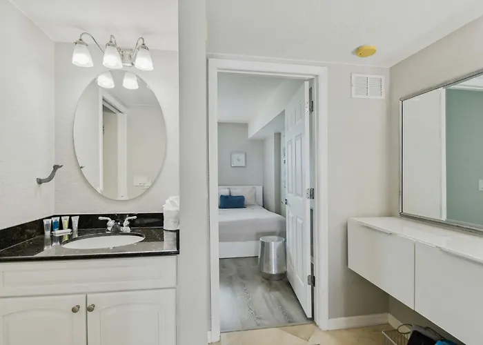 Location! Coastal Charm I 5 Min Walk To Beach, Shops & Rest Clearwater Beach