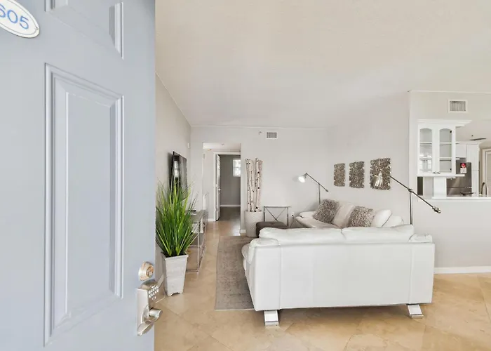 Location! Coastal Charm I 5 Min Walk To Beach, Shops & Rest Apartment *